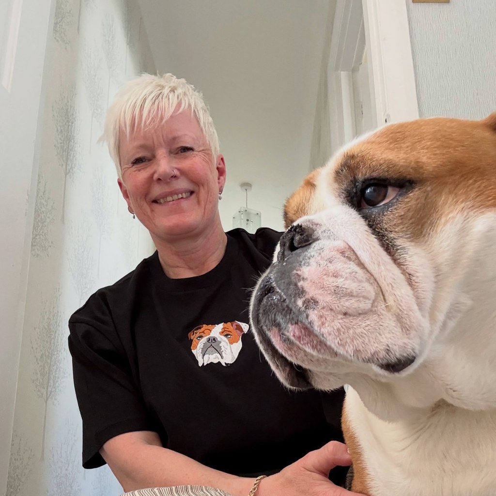 Customer wearing a black T-shirt embroidered with her bulldog